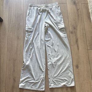 Vuori Gray Cargo Lounge Pants size Medium wide leg